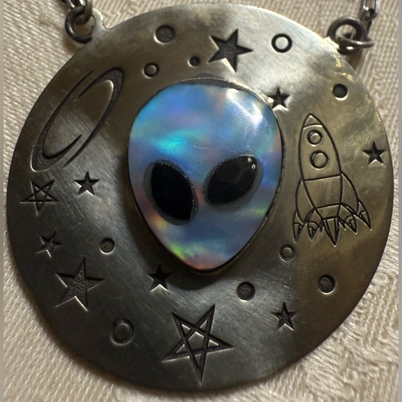 10/28 Sterling Silver Alien Pendant Necklace - Picture 2 of 3